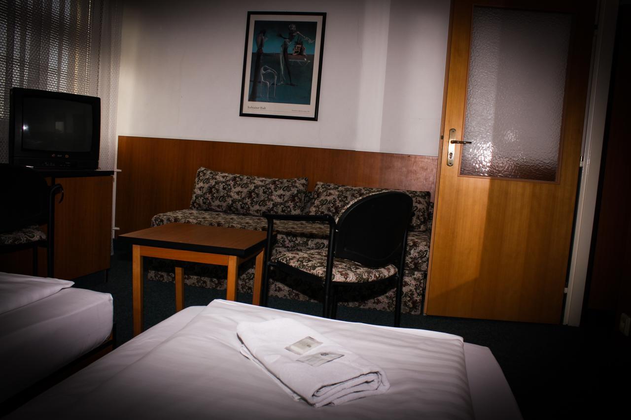 Hotel Morava Uherské Hradiště Extérieur photo