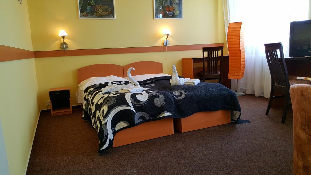 Hotel Morava Uherské Hradiště Extérieur photo