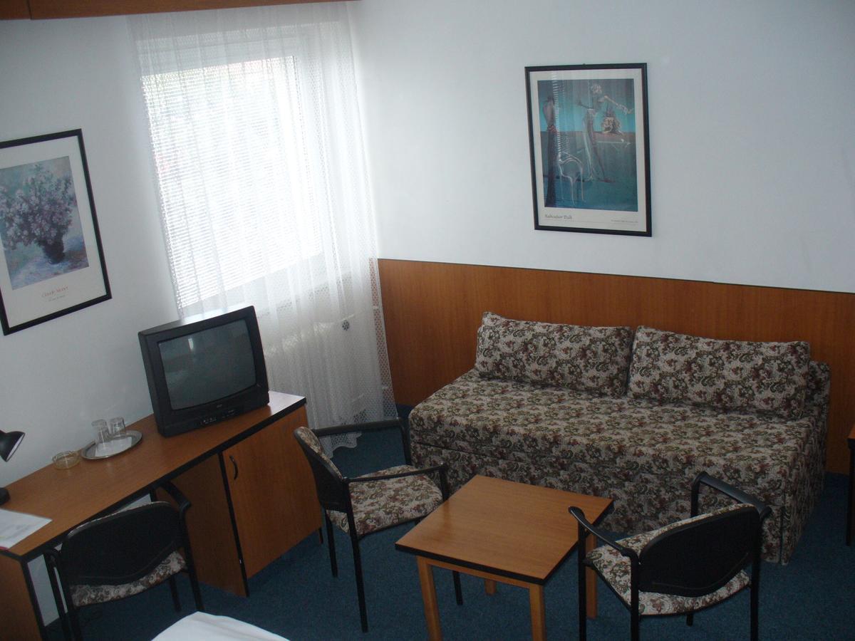Hotel Morava Uherské Hradiště Extérieur photo
